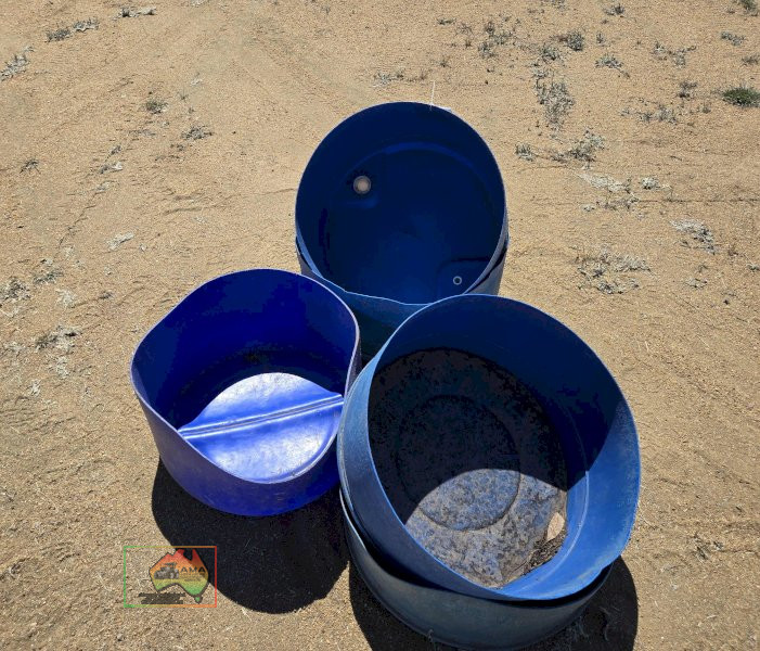 6x Plastic Water Troughs - photo 2