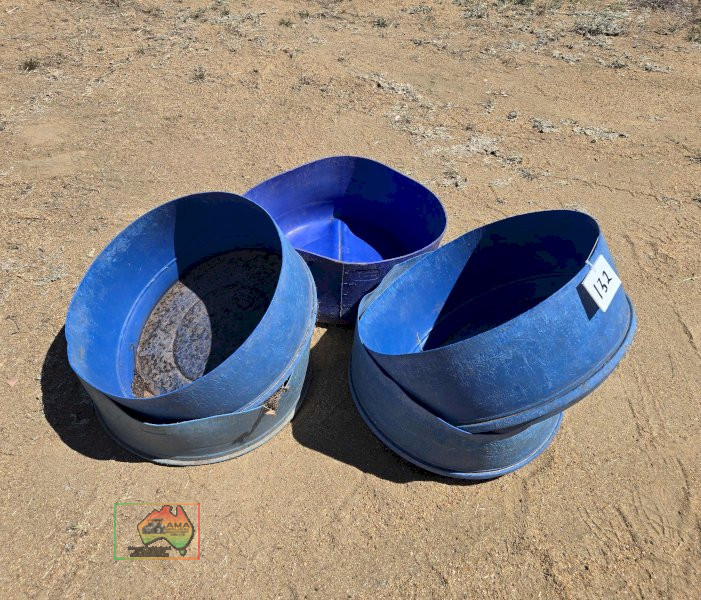 6x Plastic Water Troughs