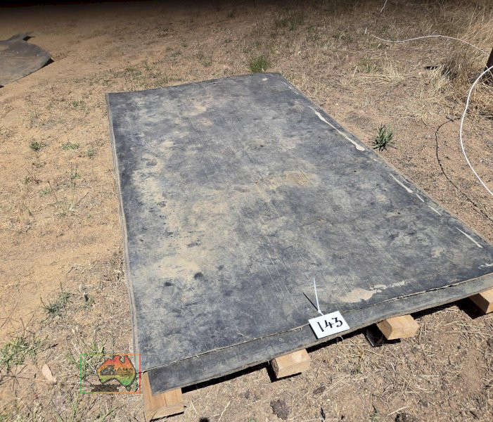 2x Rubber Mats 1.3x2.3m - photo 2