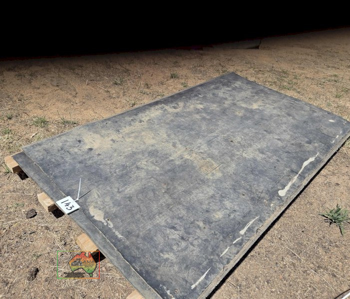 2x Rubber Mats 1.3x2.3m - photo 3
