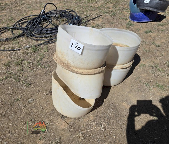 5x Plastic Water Tubs
