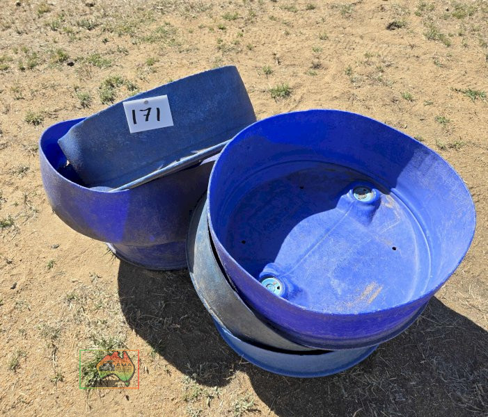 6x Plastic Feeders