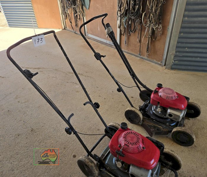 2x Victa Honda Mowers - photo 2