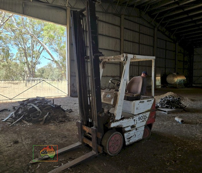 Toyota EV-9005 Forklift - photo 3