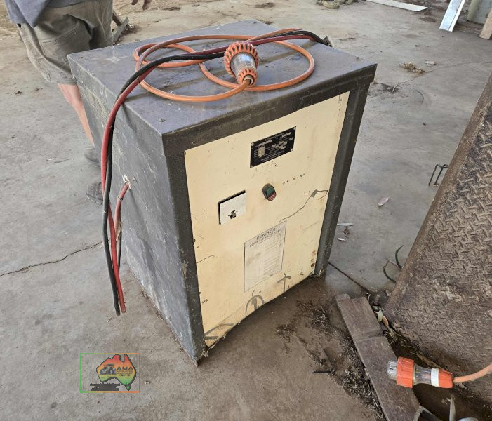 Toyota EV-9005 Forklift - photo 9