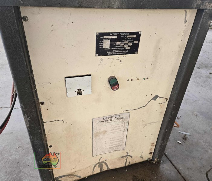 Toyota EV-9005 Forklift - photo 11