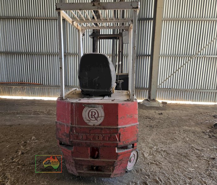 Toyota EV-9005 Forklift - photo 4