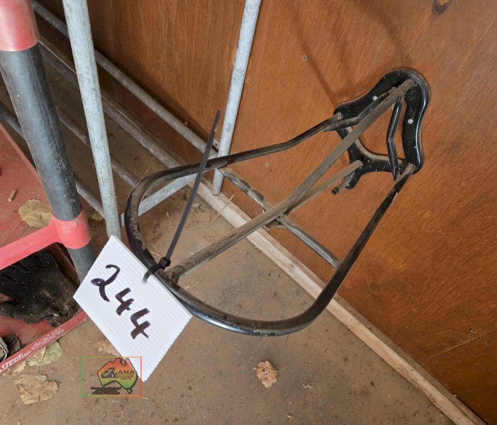 Wall Mount Saddle Rack