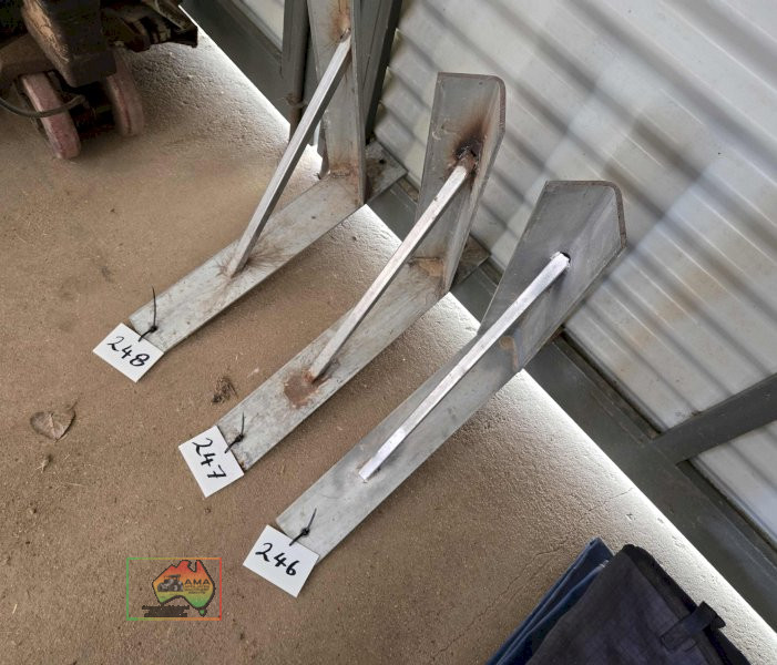 Wall Mount Saddle Rack (x1)