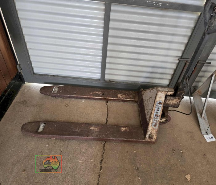 Crown Pallet Trolley Jack - photo 3