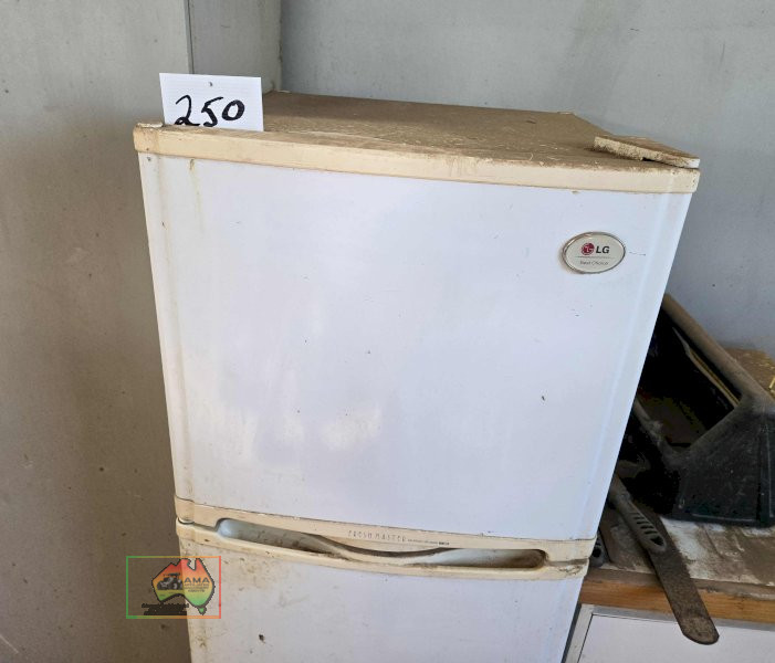 Working Fridge, Used for Vet Supplies - photo 3