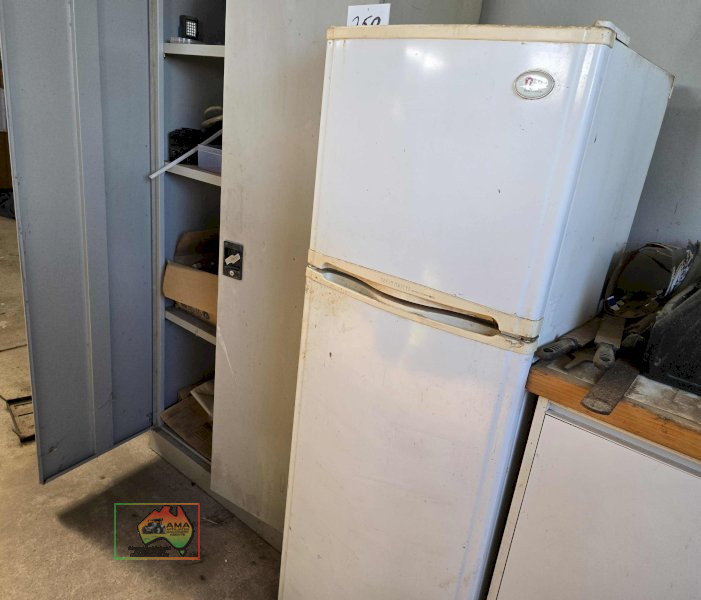 Working Fridge, Used for Vet Supplies