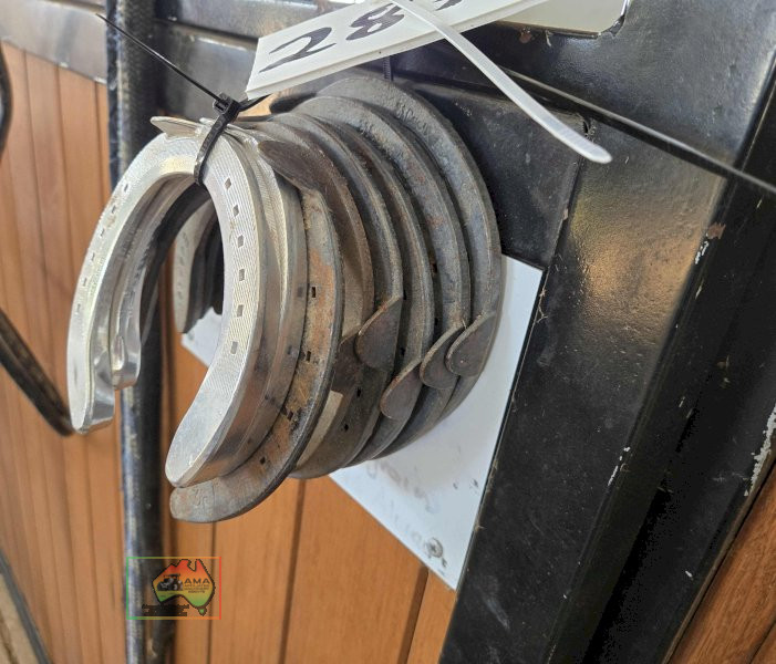 8x New Horse Shoes - photo 2