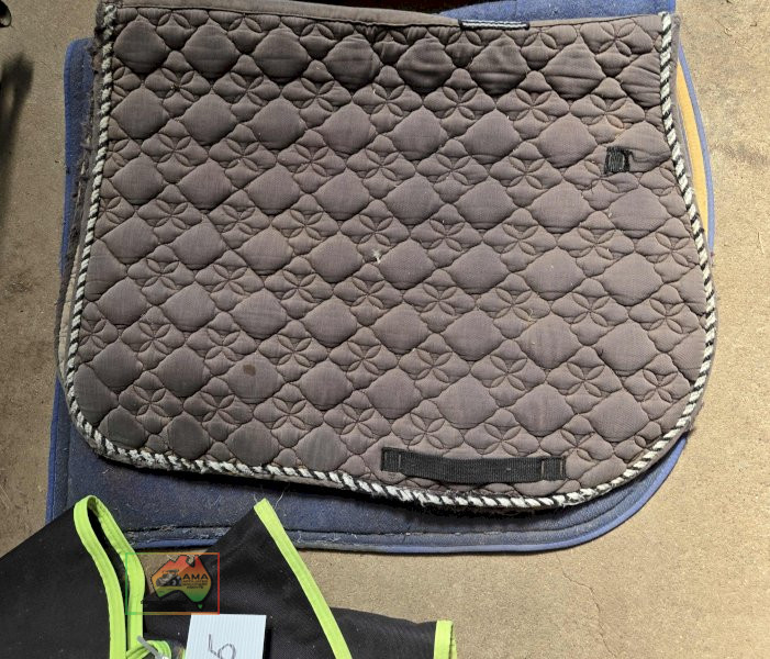 3x Saddle Blankets