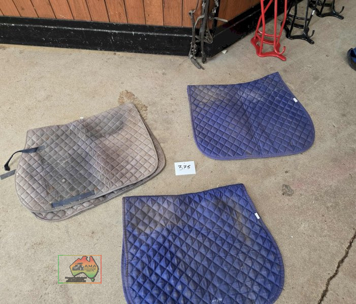 3x Saddle Blankets
