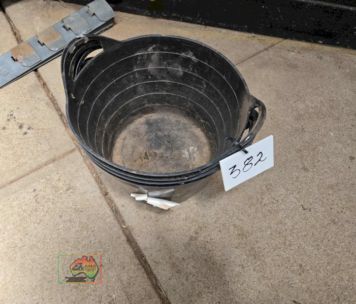 4x Feed Buckets - photo 2