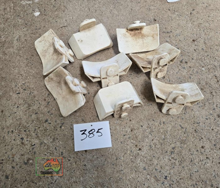 8x Plastic Jump Brackets