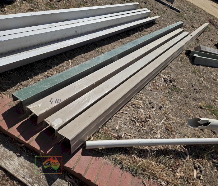 4x Assorted Lengths of Roof Gutter.