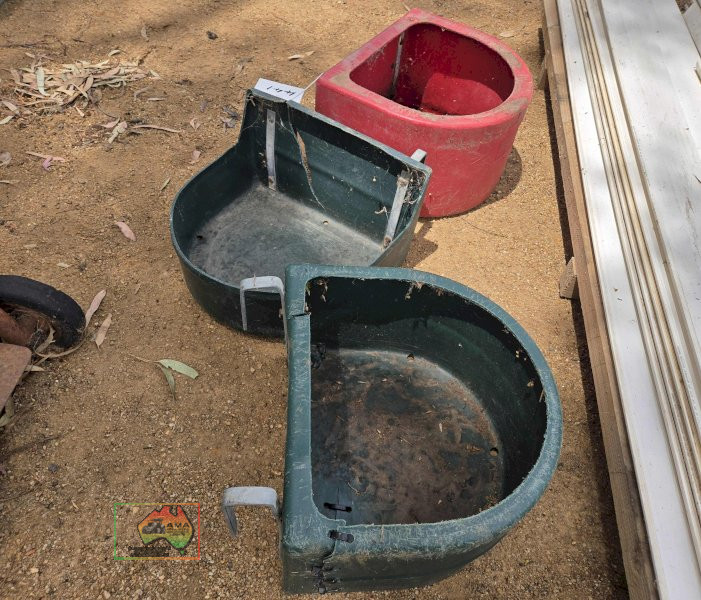 3x Fence Mount Feeders