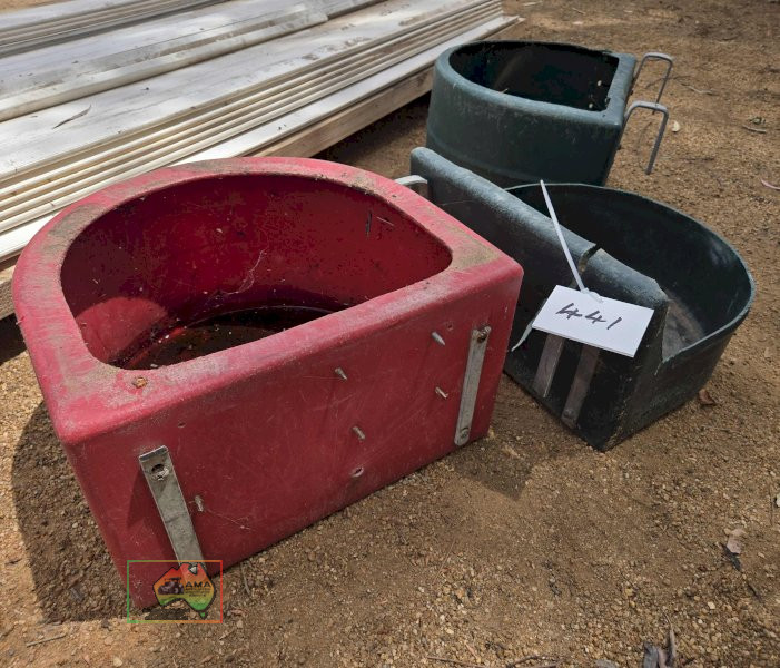 3x Fence Mount Feeders - photo 2