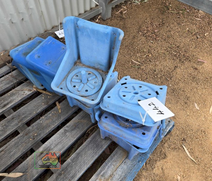 10x Salt Block Holders - photo 2