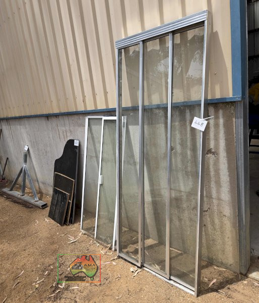 2x Alloy Shower Screens - photo 3