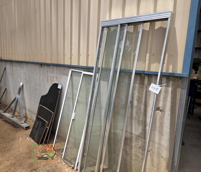 2x Alloy Shower Screens - photo 1