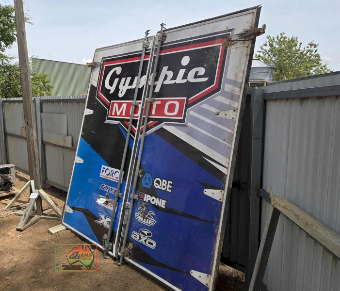 Pair of Rear Truck Doors 2.4m x 2.4m - photo 3
