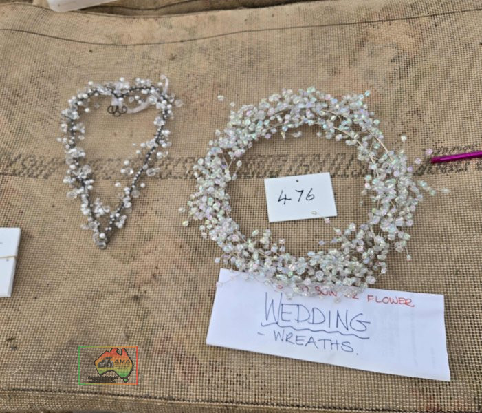 11x Wedding Wreaths & 1 Heart Shaped Wreath - photo 1