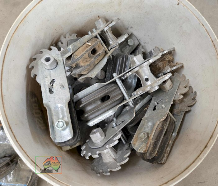 25x Elec. Fence Tensioners & Insulators - photo 2
