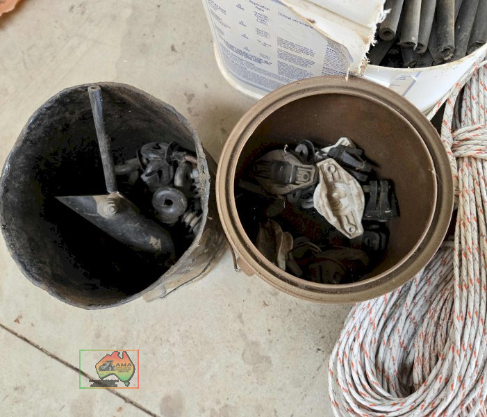 Elec. Fence Wire & Insulators - photo 4