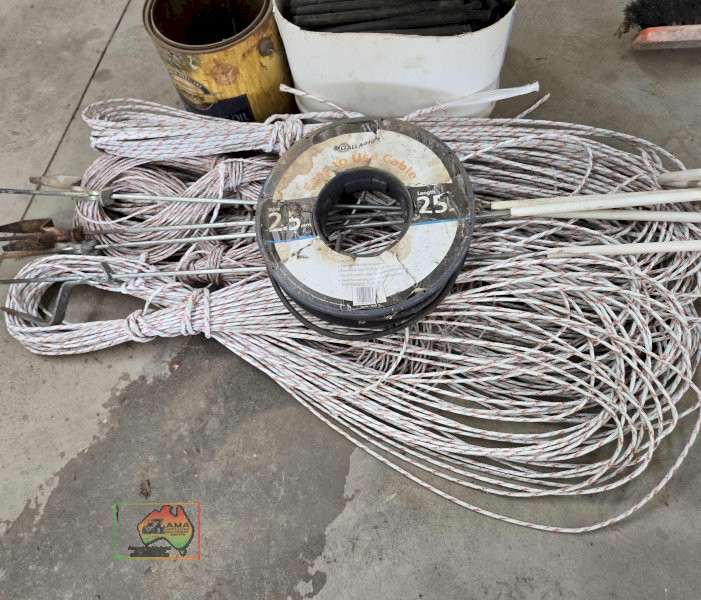 Elec. Fence Wire & Insulators - photo 3