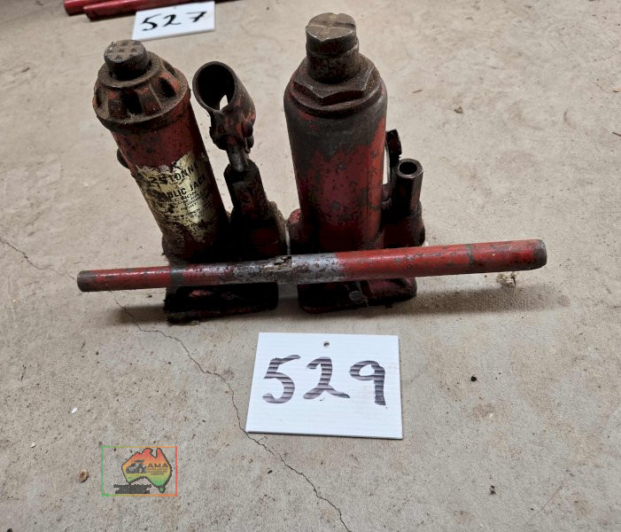 2x Automotive Jacks