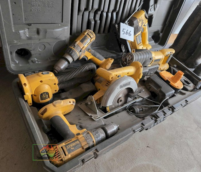 DeWalt Builders Pack with New Battery - photo 3