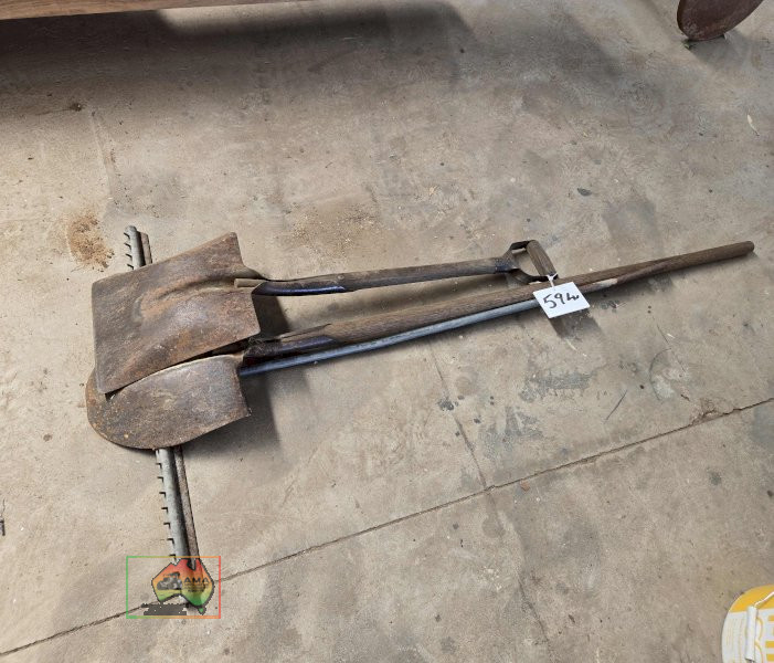 2x Shovels & Rake - photo 2