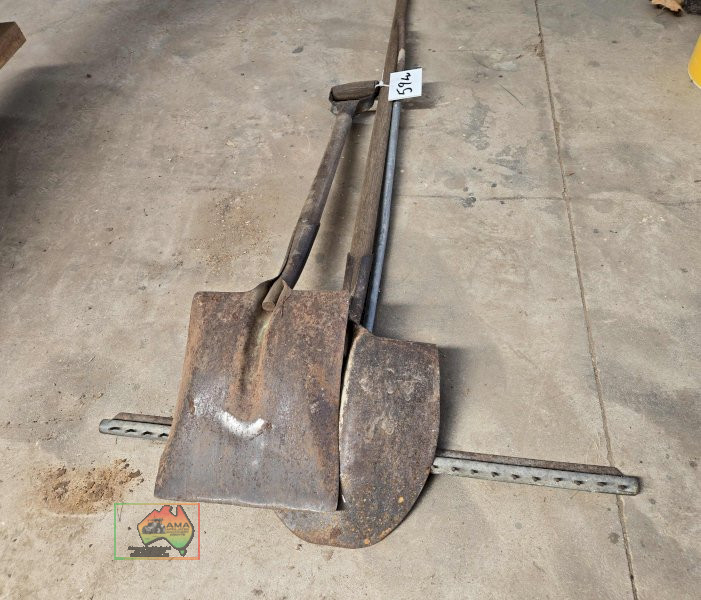 2x Shovels & Rake