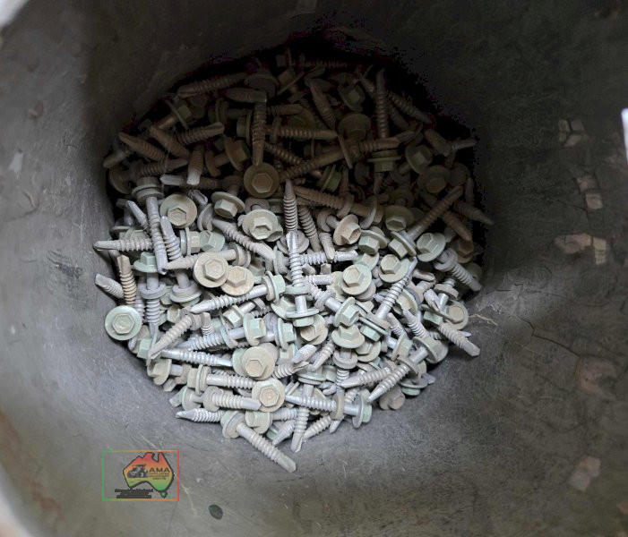 4 Boxes of Roof Tech Screws - photo 4
