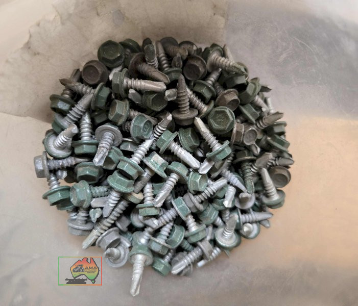 2 Tubs of Small Tech Screws - photo 2