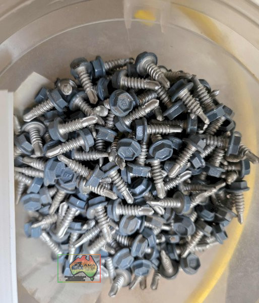 2 Tubs of Small Tech Screws - photo 3
