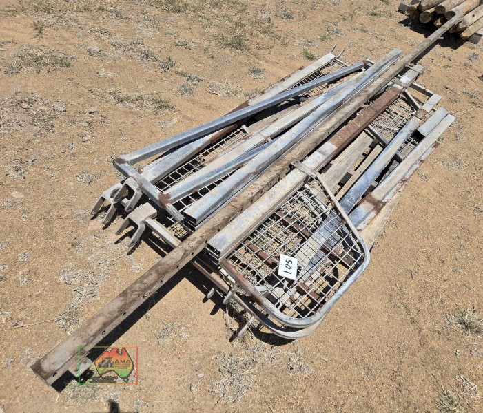 4x Horse Truck Dividers & Adjuster Rails - photo 4