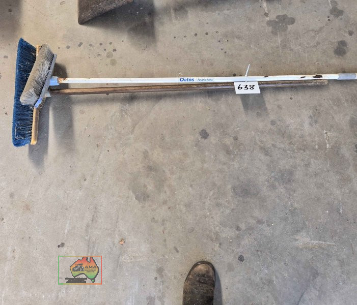 2x Brooms - photo 2