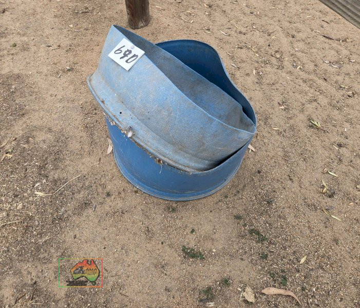 2x Feed Tubs - photo 2