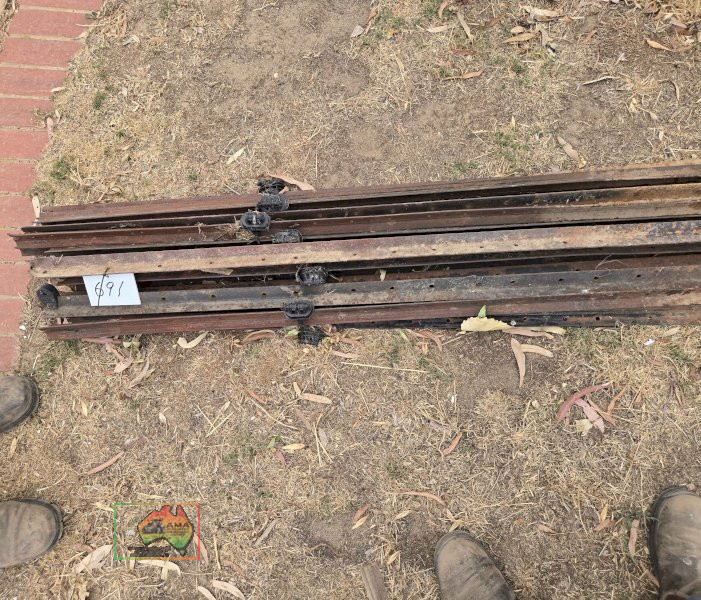 15x Star Pickets with Insulators - photo 2