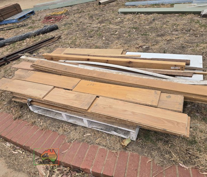 Pallet of Assorted Timber - photo 3