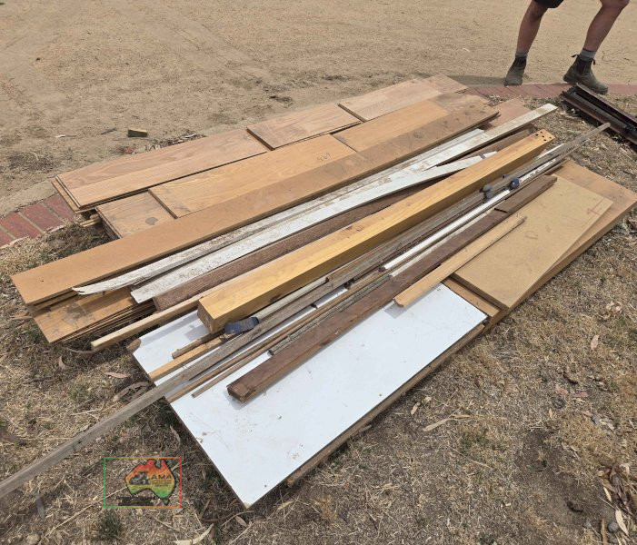 Pallet of Assorted Timber - photo 2