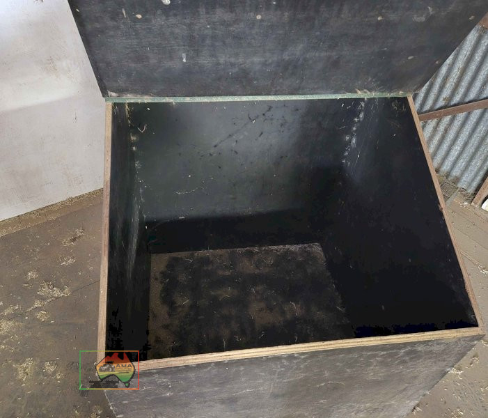 Bulk Feed Bin on Fork Slippers - photo 4