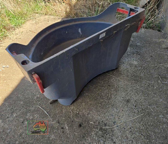 2 x Milk bar calf feeders - photo 2