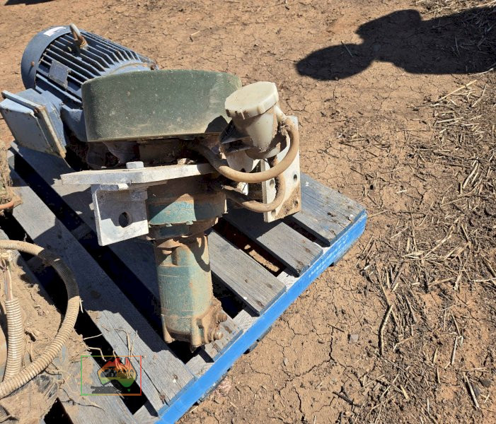 Rotary dairy drive assembly