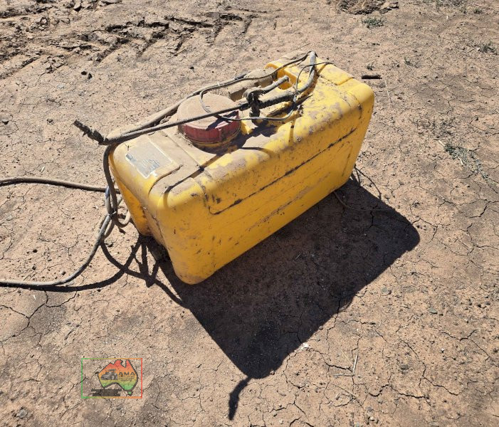 100L ATV spray tank - photo 2