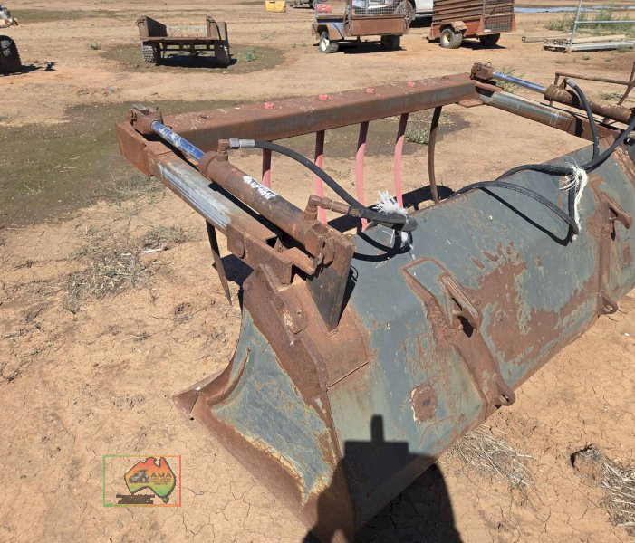 7' FEL tractor bucket with grab - photo 3